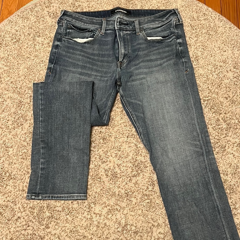 Men’s Medium Wash Jeans